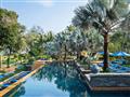 Jeden z viacerých bazénov v Marriotte s motívmi z thajskej mytológie. foto: JW Marriott Phuket resor