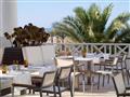 Príjemné posedenie vonku vo vašom 5* rezorte Radisson Blu Palace Resort & Thalasso. Tu si pri skvelo