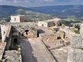 Crac des Chevaliers je obrovským hradom a tak sa tu môžete dlho túlať a objavovať tajné chodby či fa