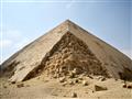 Unikátna Lomená pyramída je u mnohých sprievodcov BUBO tou najobľúbenejšou. Obrovská pyramída so zák