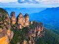 Krásna vyhliadka na Modré hory nachádzajúca sa v dedine Katoomba na Echo Point. O 3 sestrách si povi