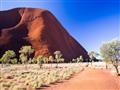 Uluru spoznáme aj z diaľky aj z blízka. Z každej strany je iné, no vždy fotogenické. foto: archív - 