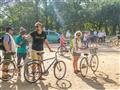 Dotiahnutá dramaturgia zájazdu je to čím BUBO sprievodcovia vynikajú. Prehliadka mesta na bicykli a 