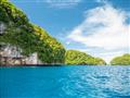 Národný park Rock Islands tvorí zhruba 300 ľudoprázdnych vápencových ostrovčekov, pomedzi ktoré sa p