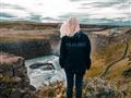 Pohľad na zlatý vodopád Gullfoss vám vyrazí dych. Nachádza sa na hornej časti rieky Hvitá, ktorá je 