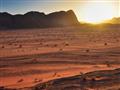 Západ slnka nad púšťou Wadi Rum vás vezme mimo našej planéty. Už chápete prečo sa o púšti hovorí ako