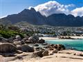 Pod Stolovou horou a Dvanástimi Apoštolmi sa nachádza najznámejšia pláž Camps Bay. Celoročná dovolen