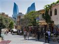 Baku stojí oboma nohami na zemi, no jednu z nich má v oriente a druhou kráča v treťom tisícročí. Pri