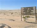 Len 10 kilometrov za Lüderitzom sa nachádza mesto duchov - Kolmanskop. Opustené domy sa tu topia v p