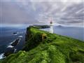 Maják na najzápadnejšom bode Faerských ostrovov. Írsky mních Svätý Brendan už v roku 565 o Faeroch h