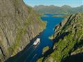 Zažiť môžete aj fakultatívnu plavbu po Trollfjorde, ktorý je pre svoju krásu často prirovnávaný ku z