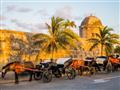 Pevné obranné múry historickej Cartageny a tradičná jazda na kočoch. foto: archív BUBO