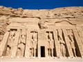 Hneď vedľa Veľkého chrámu stojí chrám Ramzesovej najobľúbenejšej manželky Nefertari. Vojdeme dovnútr