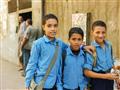 Stretávame sa s prvými egyptskými obyvateľmi. Školská uniforma je v Egypte samozrejmosťou foto: Ľubo