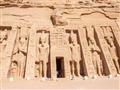 Samotný Ramses II. mal niekoľko žien, avšak jeho najobľúbenejšou bola Nefertari, ktorej dal postaviť