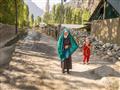 Prechádzame dedinou, ktorá mi veľmi pripomína tie z hôr Kašmíru, na kraji cesty vľavo potôčik, ktorý