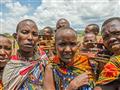 Masajské ženy pripravené k obchodovaniu. Čo si vyberiete? Podporíte miestnu komunitu? foto: Miroslav