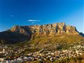 Kapské mesto a Stolová hora v pozadí