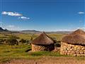 Lesotho - typické obydlia v tejto krajine, ktorú prevažne obývajú Sothovia