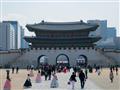 Kráľovský palác Gyeongbokgung s farebnou výmenou stráži na hlavnej bráne.
foto: Martin ŠIMKO - BUBO