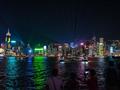 Presúvame sa do Hong Kongu  víta nás symfónia svetiel - najväčšia každodenná laserová show na svete.