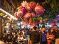 Na víkendových nočných trhoch v Hanoji uvidíte možné aj nemožné. foto: Eva Andrejcová - BUBO