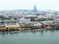 Pohľad na Pyongyang, hlavné mesto Severnej Kórey z hotela Yanggakdo International