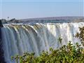Ešte na strane Zimbabwe je Hlavný vodopád, ktorý tečie celoročne. Ostatné časti vodopádu postupne vy