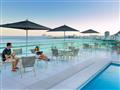 Na streche luxusného hotela Arena je dokonca aj bazén, z ktorého môžete pozorovať západ slnka so svi
