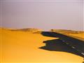 Núbijská púšť je súčasťou majestátnej Sahary. Ako inak spoznať monštruóznosť tejto púštnej krajiny a