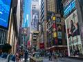 Hong Kong má prívlastok najvertikálnejšieho mesta nad svete a keď prechádzate jeho úzkymi natlačeným