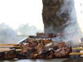 Ochutnáte dokonalé blízkovýchodne kebaby pripravované na drevenom uhlí? Libanon presne vie ako ich s