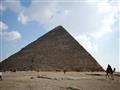 Pyramídovú“ časť dňa končíme pri najznámejších pyramídach v Gíze, kde začíname pred Cheopsovou (Chuf