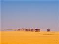 Skoro ráno vyrážame cez púšť na absolútny juh Egypta. Vidíte tu fatamorgánu? Stojíme presne na exoti