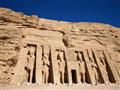 Hneď vedľa Veľkého chrámu stojí chrám Ramzesovej najobľúbenejšej manželky Nefertari. Vojdeme dovnútr
