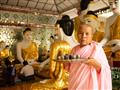 Mníškou sa môže žena stať aj na 3 dni. Barmčania nepoužívajú priezviská. Fotografia: Luboš Fellner- 