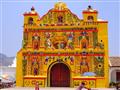 Pestrofarebné sú aj chrámy v Guatemale. Foto: Katarína Líšková st. - BUBO