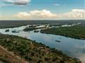 Rieka Zambezi dosahuje najvyššiu hladinu počas jari a leta, kedy sezóna dažďov zdvihne hladinu jej p
