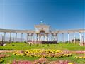 Prezidentský park v centre Almaty je oázou pokoja, ktorú si sem prichádzajú vychutnať domáci na prec