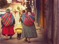 Ulice Bolívie skrášlia farebné Indiánky