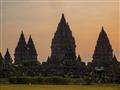 Západ slnka nad komplexom Prambanan.
foto?: Martin ŠIMKO — BUBO