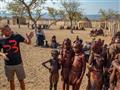 Kmeň Himba, ktorý je určite mnohým z nás známy minimálne z dokumentov. Stáňa zoznamuje našich klient