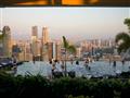 Vychutnajte si aj vy výhľad z bazéna hotela Marina Bay Sands. Raz za život sa to oplatí skúsiť. foto