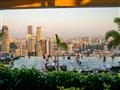 Na streche luxusného hotela Marina Bay Sands leží najvyššie položený bazén sveta. Vychutnajte si ten