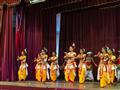 V Kandy si pozeráme aj tradičné vystúpenie. Budha je pre miestnych múdry muž a jeho učenie je pre ni