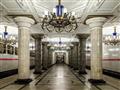 Moskovské metro je miestom, ktoré Vás nielen prepraví, ale aj očarí svojimi umeleckými pokladmi. Mno