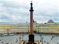 Petrohradu s jeho monumentálnymi priestormi kraľuje Palácové námestie pomenované podľa Zimného palác
