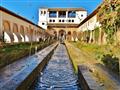 Alhambra to nie sú len palácové miestnosti, ale aj nádherné záhrady a fontány