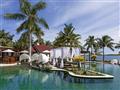 Oddýchneme si aj v luxusnom hoteli Sofitel na tmavých plážach Fiji.