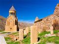 Arménsky kláštor Noravank medzi Sevanom a Jerevanom patrí k miestam, ktoré dokážu rozohrať magickú a
